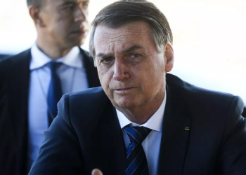 Em tom de ameaça, Bolsonaro anuncia fim da imprensa