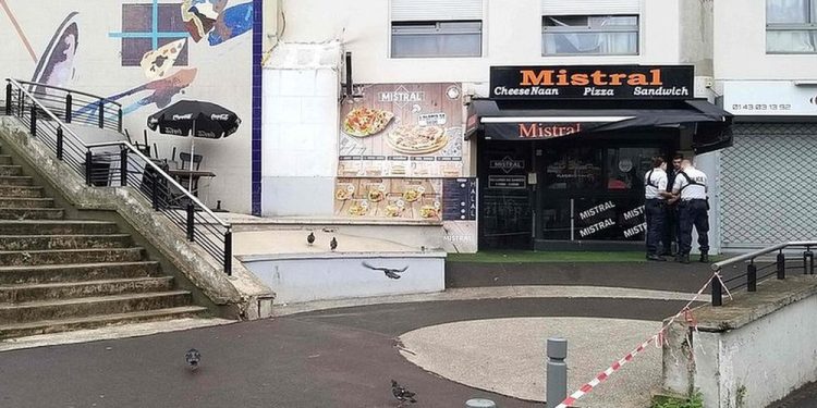 Garçom é assassinado por cliente em Paris depois de ‘demorar muito’ para preparar lanche