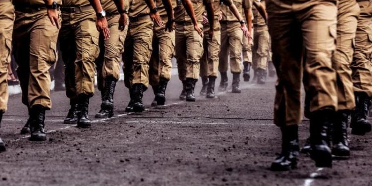 MILITARES FAZEM MAIOR MANIFESTAÇÃO DA HISTÓRIA POR REPOSIÇÃO SALARIAL EM SANTA CATARINA