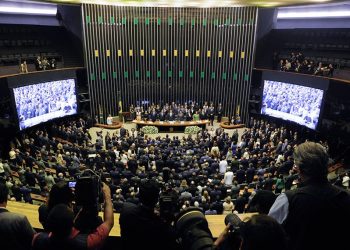 ESCOLAS PÚBLICAS TERÃO QUE OFERECER SERVIÇO DE PSICOLOGIA E ASSISTÊNCIA SOCIAL NA EDUCAÇÃO BÁSICA DE ENSINO.