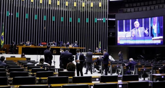 Eleições municipais de 2020 são adiadas para 15 e 29 de novembro.