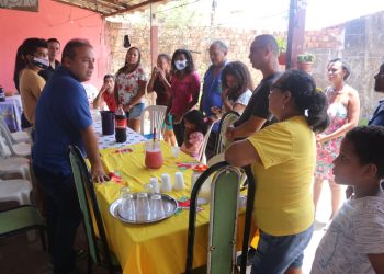 Os moradores do Conjunto Paranã I se reuniram com Fred Campos (PL), pré – candidato a prefeito de Paço do Lumiar, nesta quarta feira (16).