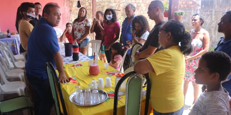 Os moradores do Conjunto Paranã I se reuniram com Fred Campos (PL), pré – candidato a prefeito de Paço do Lumiar, nesta quarta feira (16).