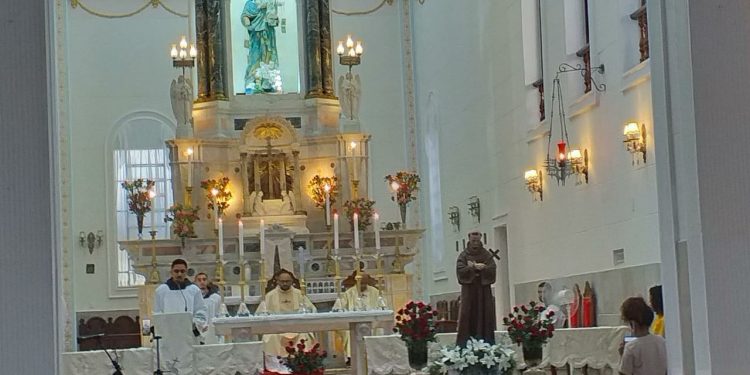 FAMÍLIA FRANCISCANA EM SÃO LUIS CELEBRA SOLENIDADE DE SÃO FRANCISCO DE ASSIS NA IGREJA NOSSA SENHORA DO CARMO NO CENTRO.