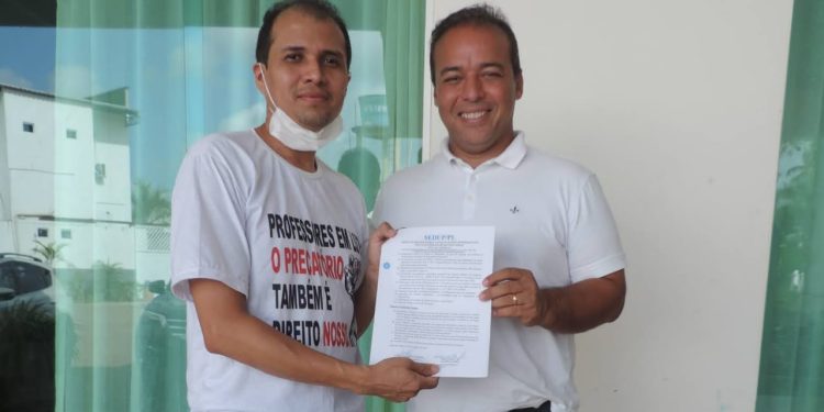 FRED CAMPOS ASSINA AGENDA DE COMPROMISSOS PELA EDUCAÇÃO COM A SEDUP – SINDICATO DOS SERVIDORES ATIVOS, INATIVOS E PENSIONISTAS DA EDUCAÇÃO PÚBLICA DE PAÇO DO LUMIAR/MA.