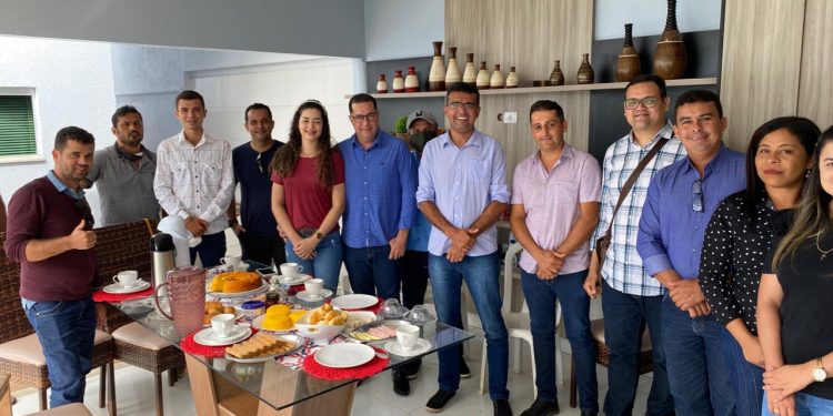 O PREFEITO DE SÃO PEDRO DOS CRENTES, DR. LAHESIO BONFIM PRÉ-CANDIDATO A GOVERNADOR DO MARANHÃO VISITA A CIDADE DE SÃO JOÃO DO PARAÍSO.