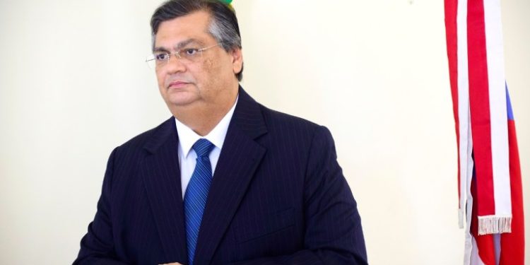 Aulas presenciais devem voltar no próximo mês diz Flávio Dino.