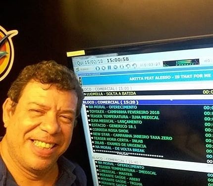 Morre o locutor e radialista Rubinho Jones de complicações da Covid-19.