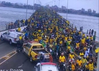 Policiais Militares ficam com fome no dia 7 de setembro fazendo segurança no Palácio dos Leões.