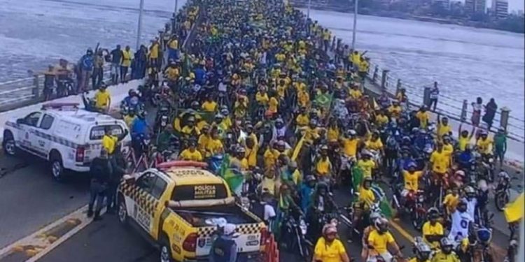 Policiais Militares ficam com fome no dia 7 de setembro fazendo segurança no Palácio dos Leões.