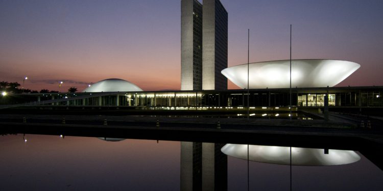 Bolsonaro veta criação de federação de partidos políticos.