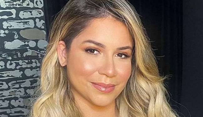 Morre a cantora Marilía Mendonça após queda de avião em Minas Gerais.