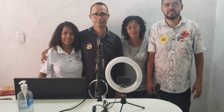 Enilton Rodrigues, candidato a governador, visita estúdio de emissora de Rádio WEB Voz do Horizonte, na cidade de Paço do Lumiar