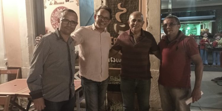 Parceria entre Rádio Voz do Horizonte e Empresário Francisco Neto para promover os restaurantes Feijão de Corda e Flor de Vinagreira!