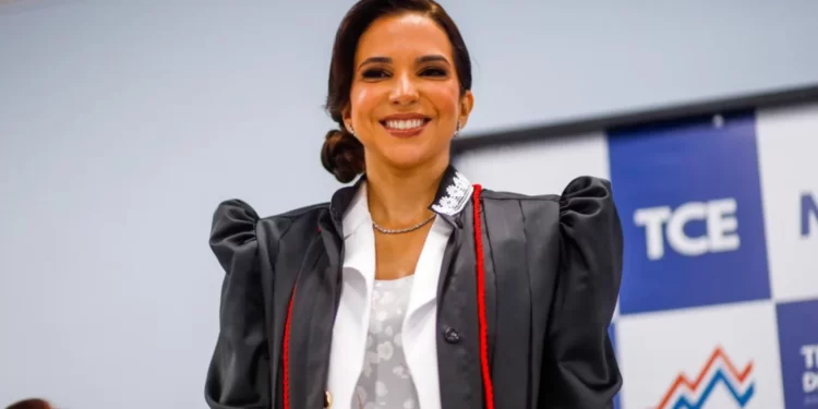 Flávia Gonzalez faz história ao tornar-se a primeira mulher a assumir cargo no TCE-MA