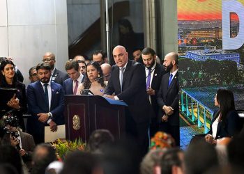 Presidente do TSE Clama por Regulação das Redes Sociais em Defesa da Democracia