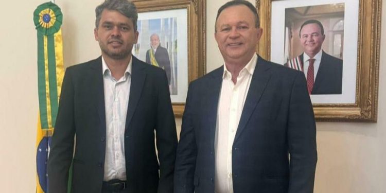 Enilton Rodrigues, dirigente estadual e nacional do PSOL, em agenda com o governador Brandão (PSB)