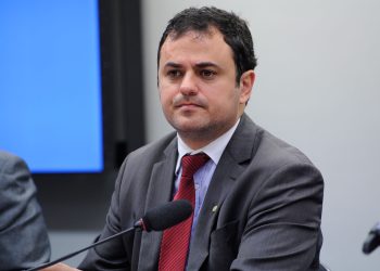 URGENTE: Glauber Braga encerra greve de fome de mais de 200 horas após acordo com presidente da Câmara e anuncia próximos passos