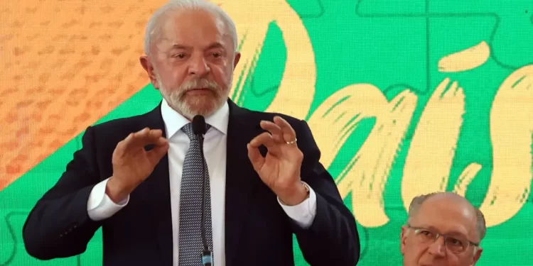 Lula envia ao Congresso projeto para regulamentar redes sociais