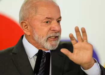 Lula anuncia R$ 30 bilhões em crédito para empresas afetadas por tarifaço de Trump
