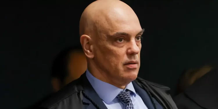 Moraes afirma que bancos podem ser punidos se aplicarem sanções dos EUA