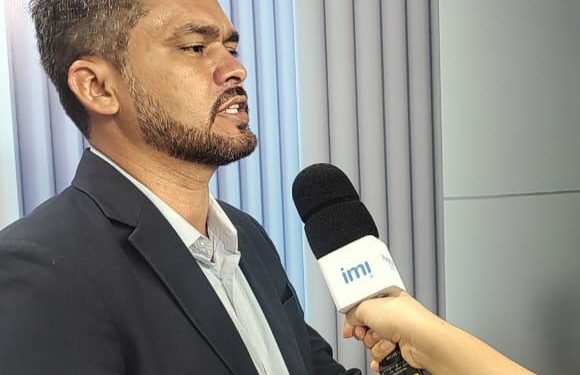 PSOL lança Enilton Rodrigues pré-candidato a governador do Maranhão, e faz gesto a esquerda