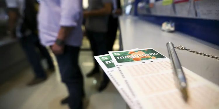 Mega-Sena sorteia prêmio acumulado de R$ 230 milhões neste sábado (24)